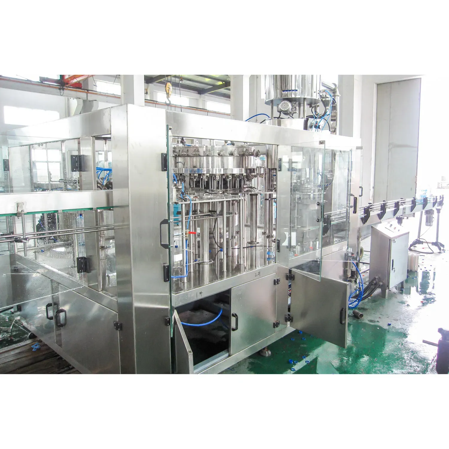 Автоматическая машина для розлива и упаковки газированных напитков 3