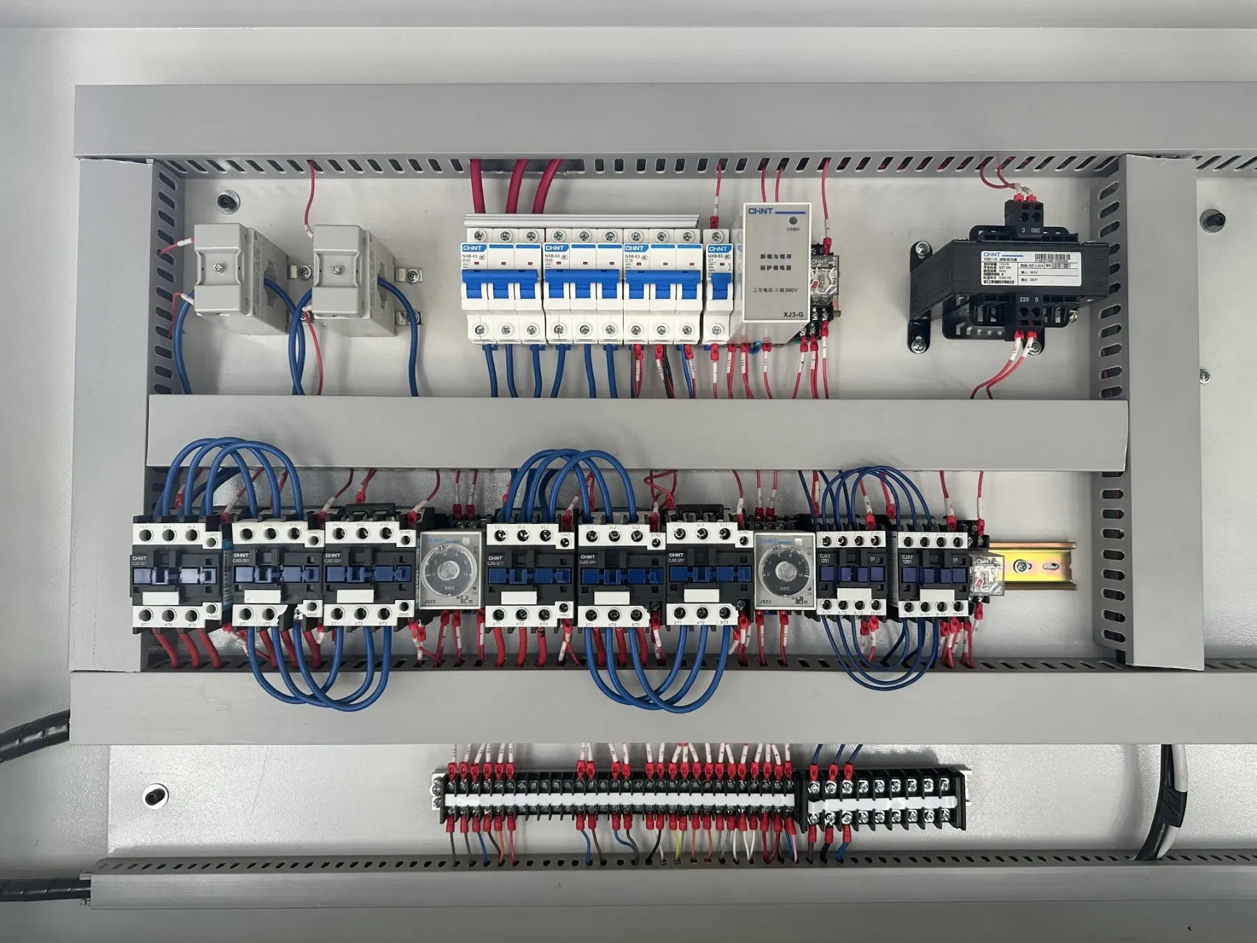 Широкопроходный шлифовальный станок для отделки поверхности МДФ шкафов RRP1000 6