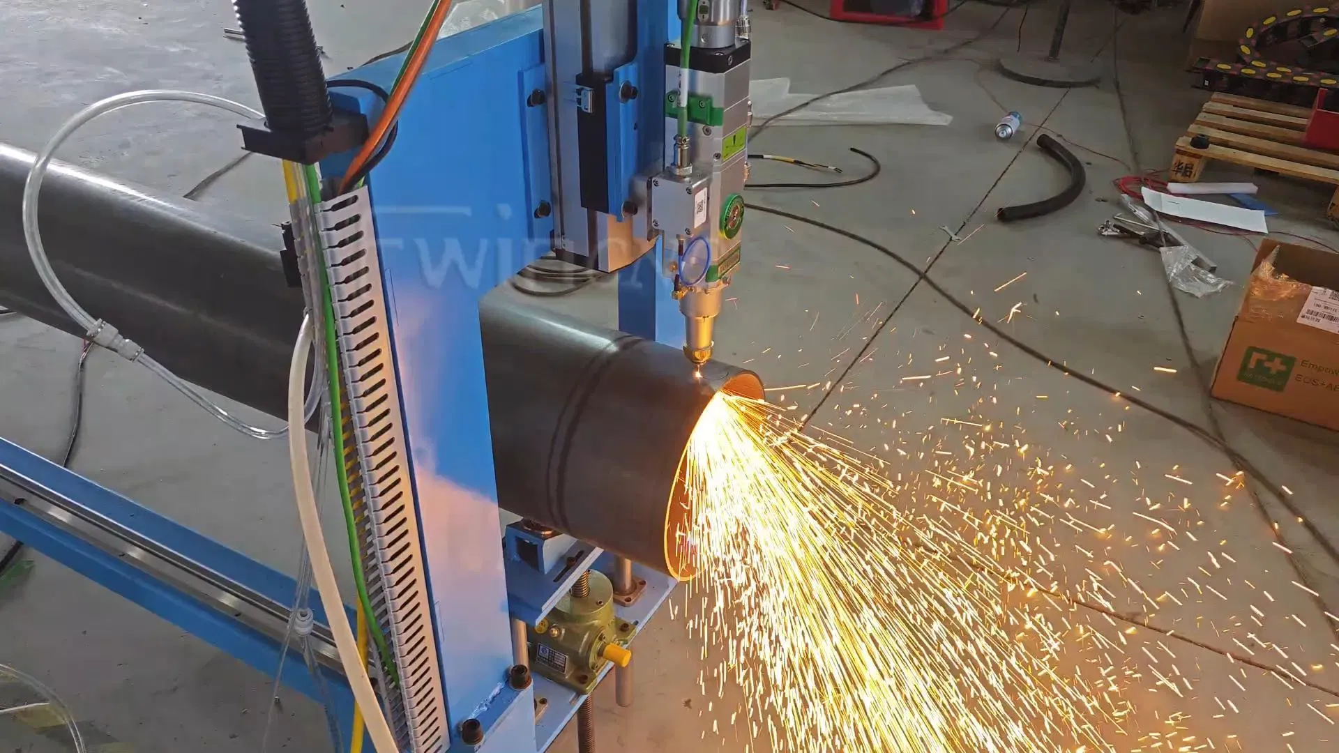 Профессиональный станок лазерной резки с ЧПУ для квадратных и круглых труб 3