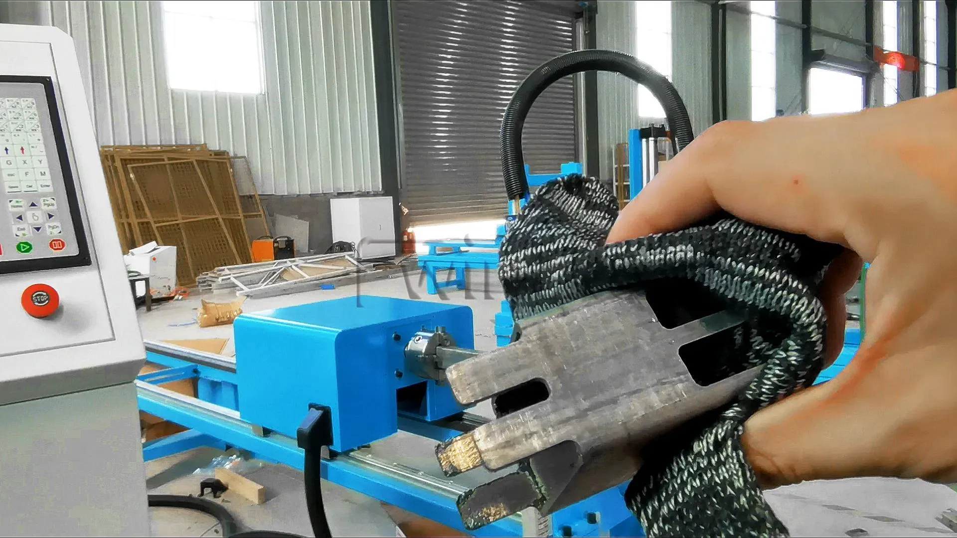 Профессиональный станок лазерной резки с ЧПУ для квадратных и круглых труб 6