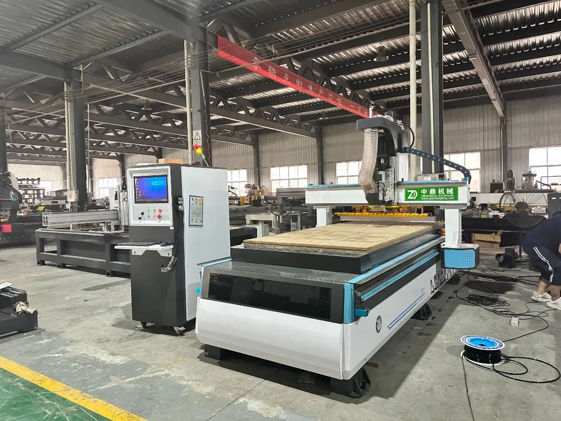 Автоматический станок с ЧПУ для резки и обработки дерева ZD1325-12 6