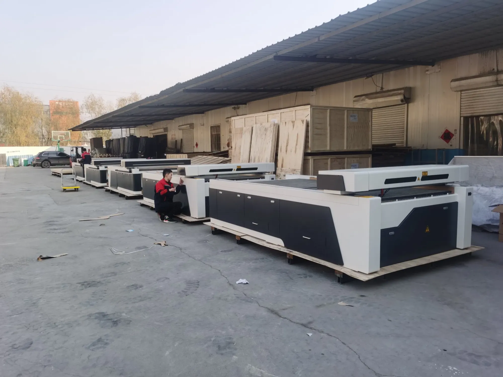 Профессиональный лазерный резак CO2 для акрила YDC-B