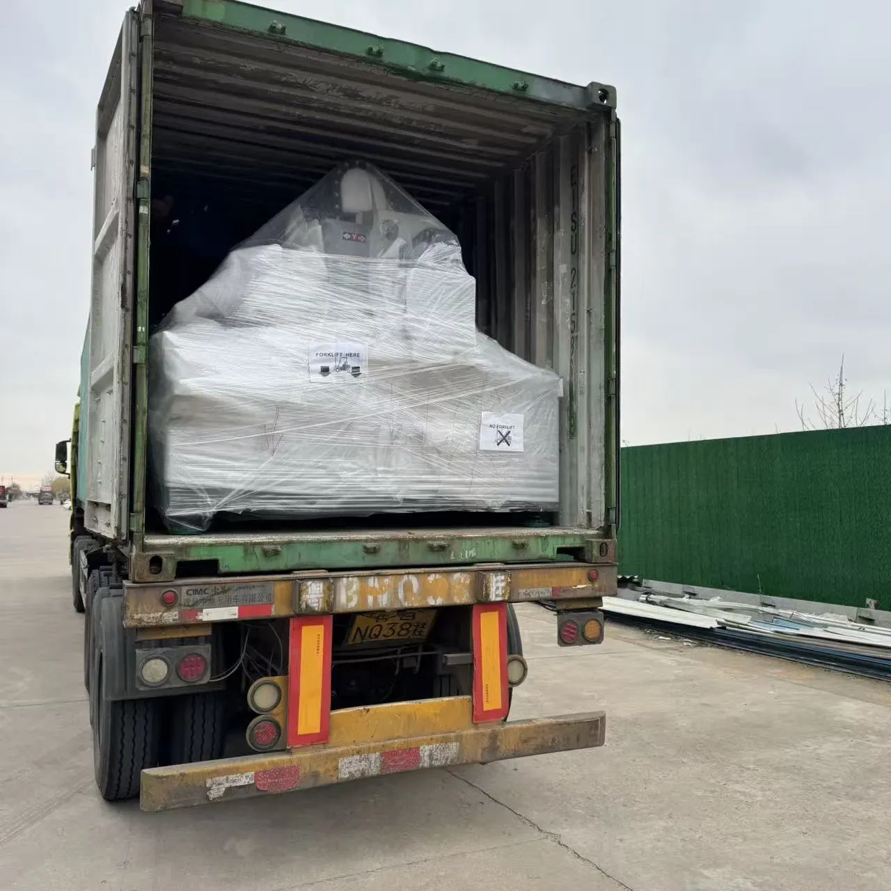 Автоматический горизонтальный стеклообрабатывающий центр CNC 4