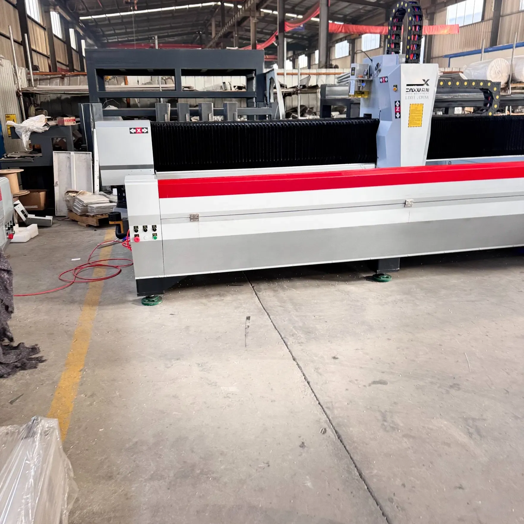 Автоматический горизонтальный стеклообрабатывающий центр CNC 5