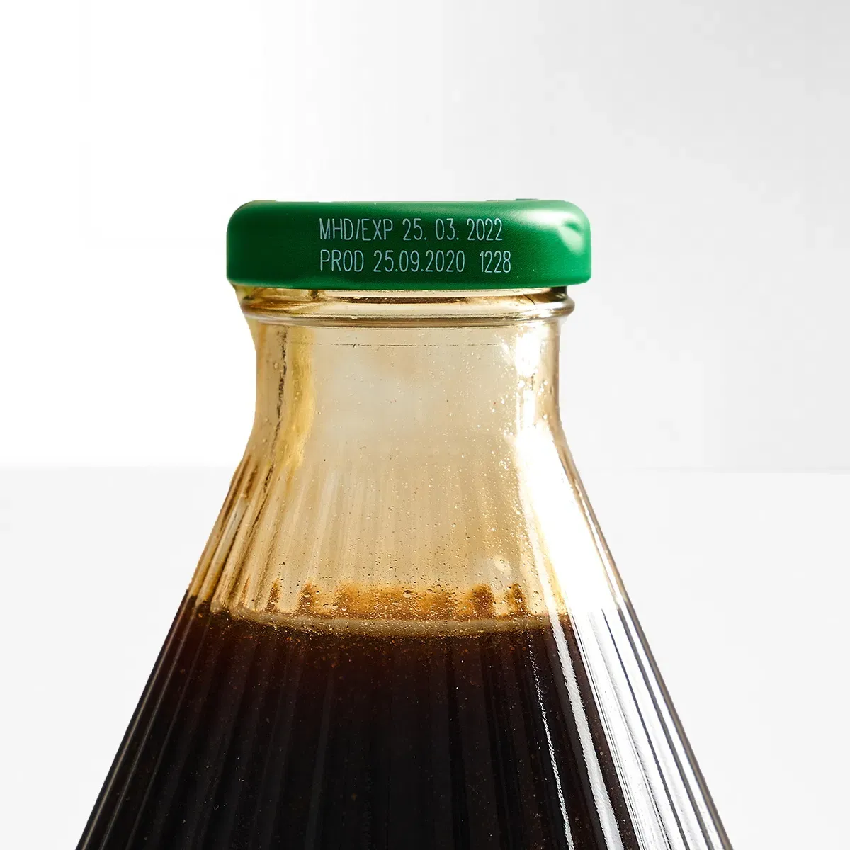 Профессиональная лазерная маркировка вина и безалкогольных напитков 2