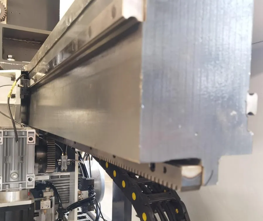 Автоматическая лучевая пила для балок DZ-3300-J 3