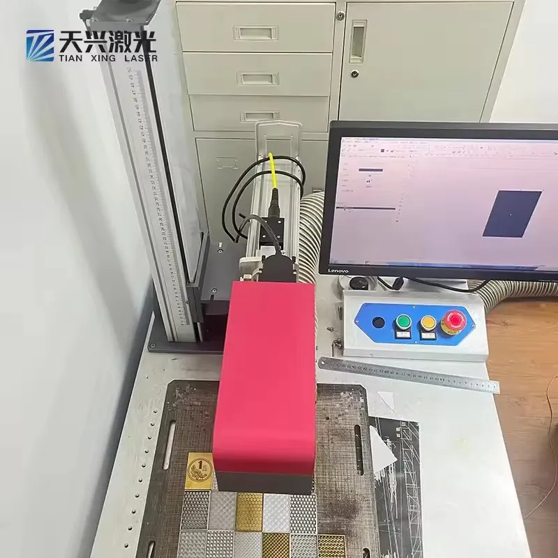 3D Лазерная маркировочная машина для рельефной обработки металлических табличек 3