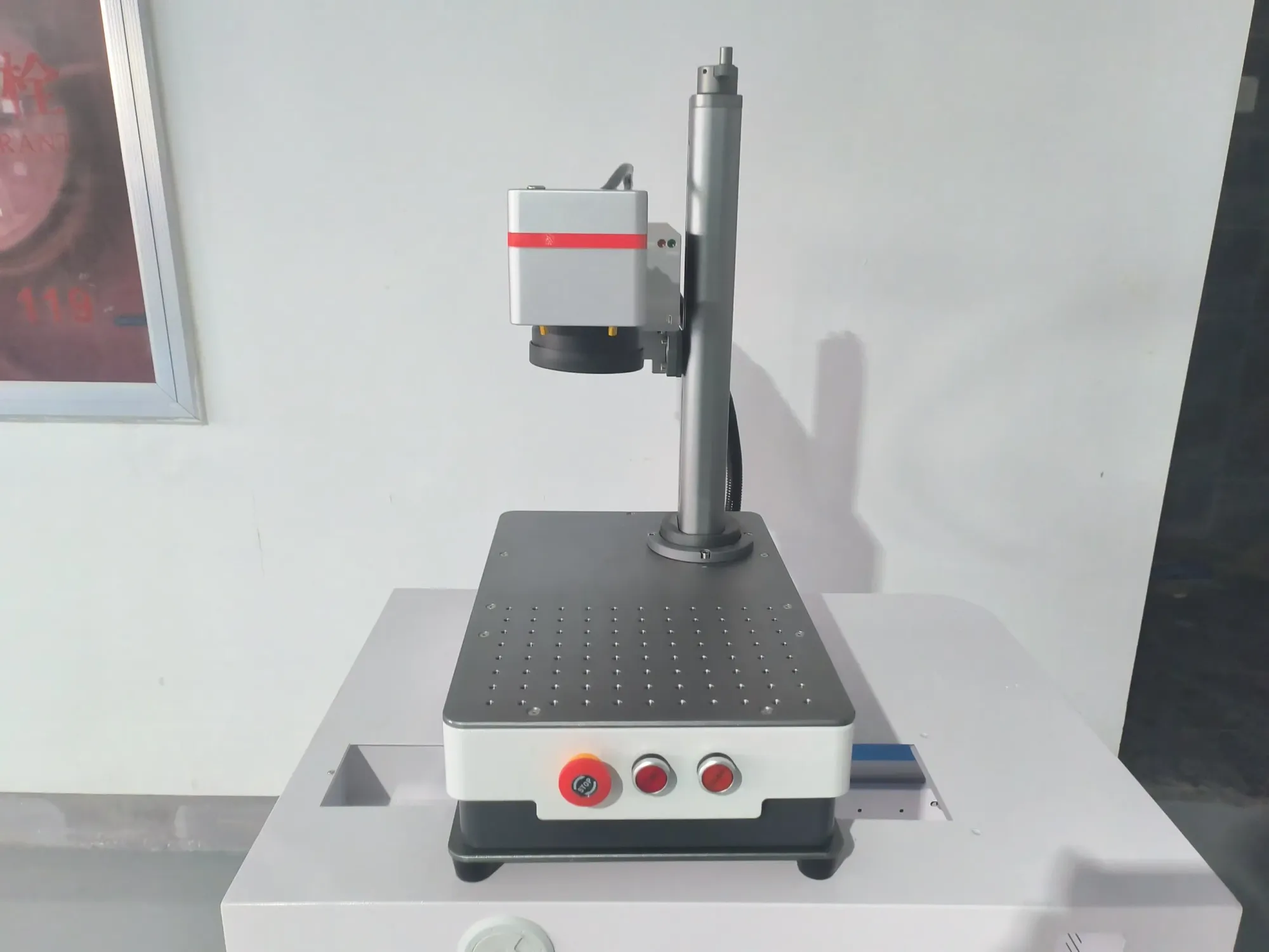 Профессиональный УФ лазерный маркер 3W/5W для металла, стекла, пластика 4