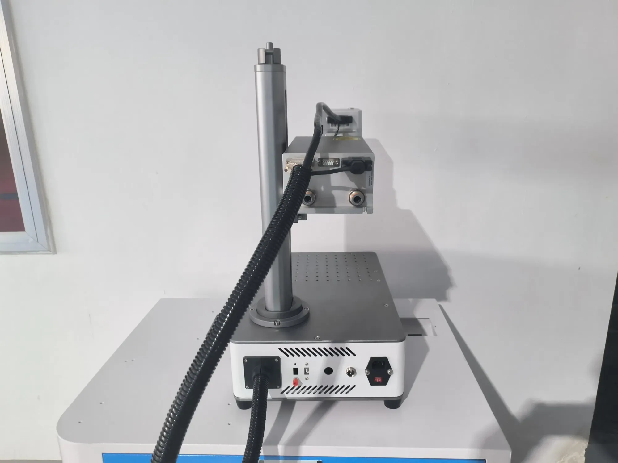 Профессиональный УФ лазерный маркер 3W/5W для металла, стекла, пластика 6