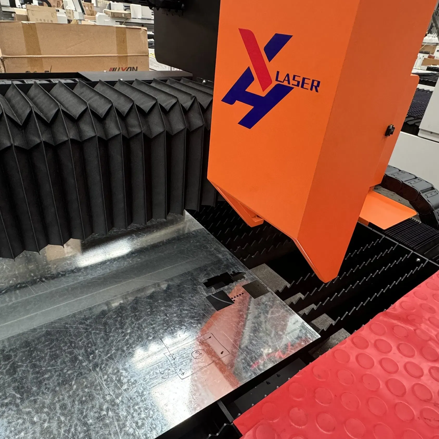 Профессиональный станок для лазерной резки из алюминия с волоконным лазером 3
