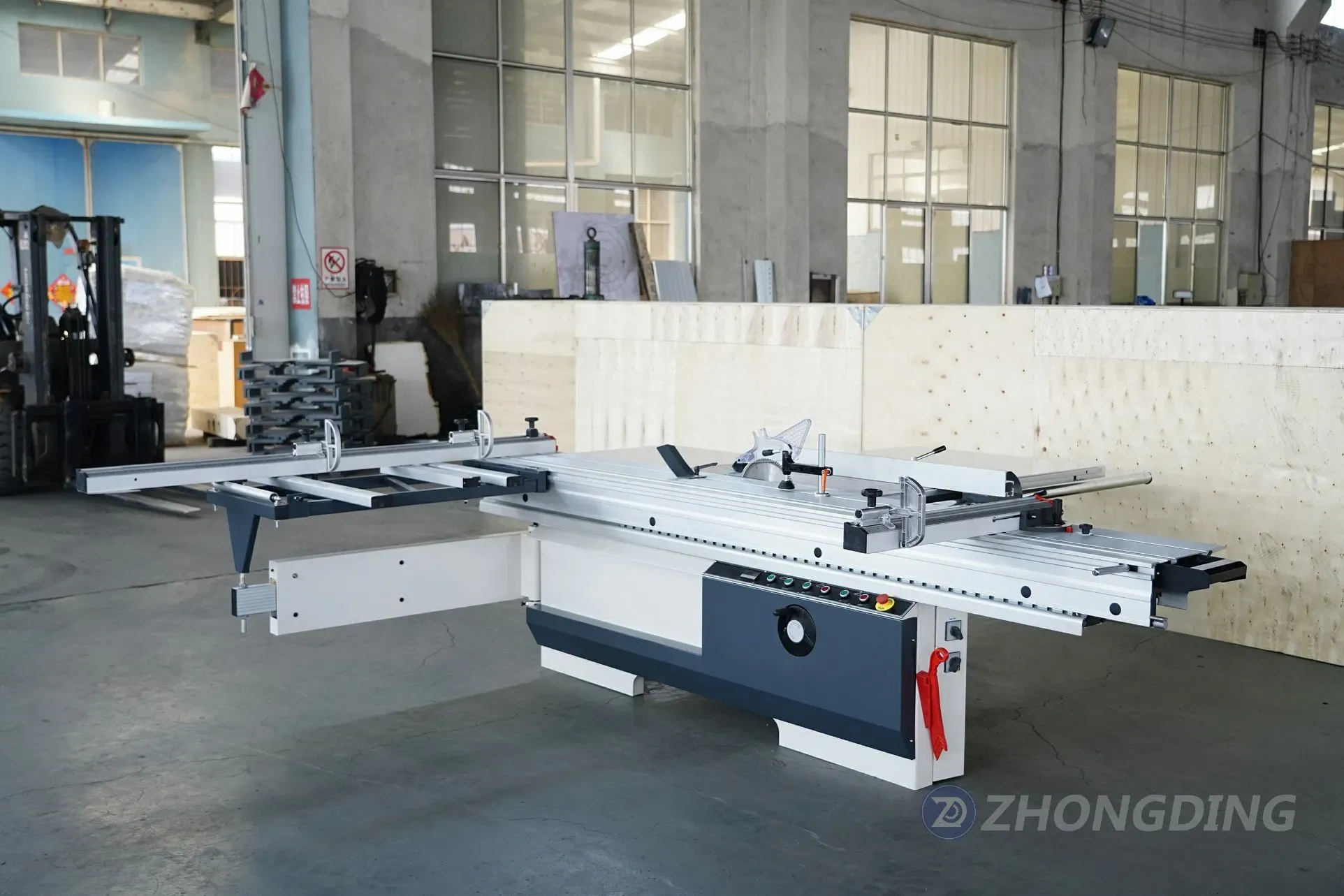 Ленточная пила со столом ZD3200 4