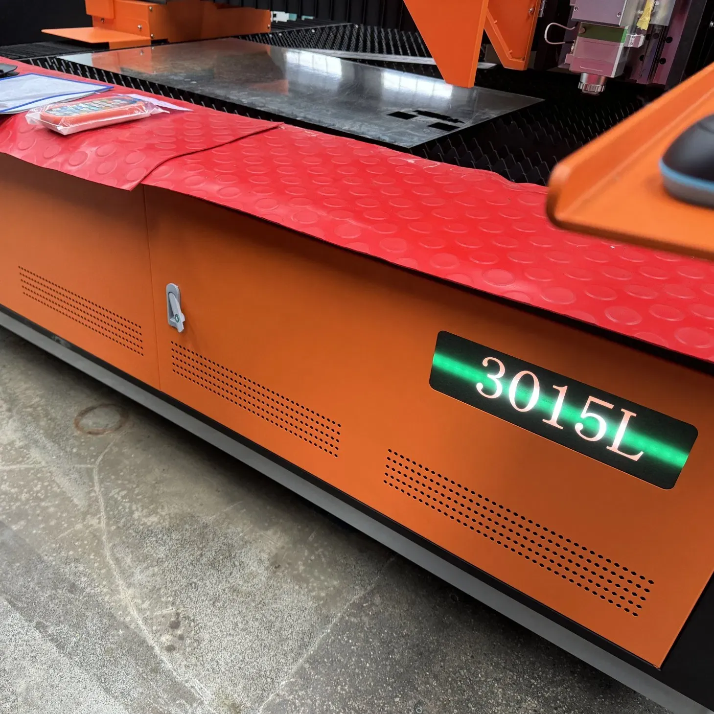 Профессиональный лазерный резак для металла XH-CUT 6