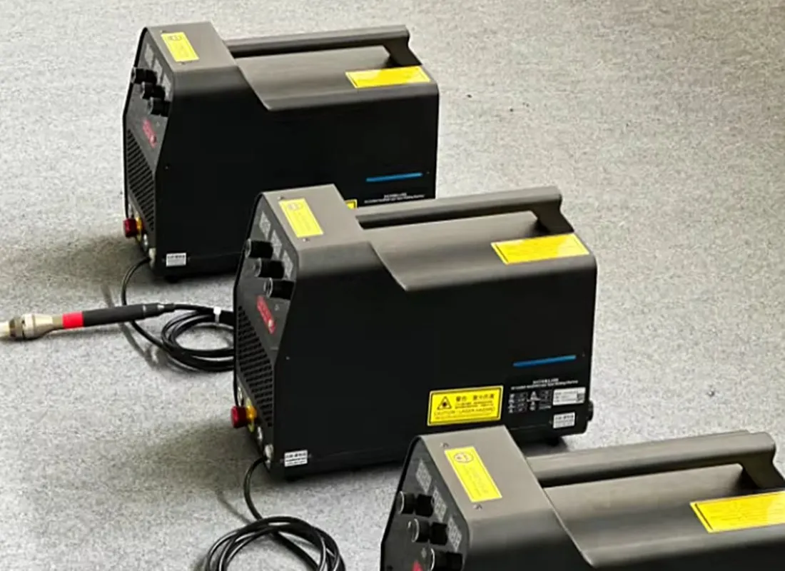 Профессиональный лазерный точечный сварщик 600W 2