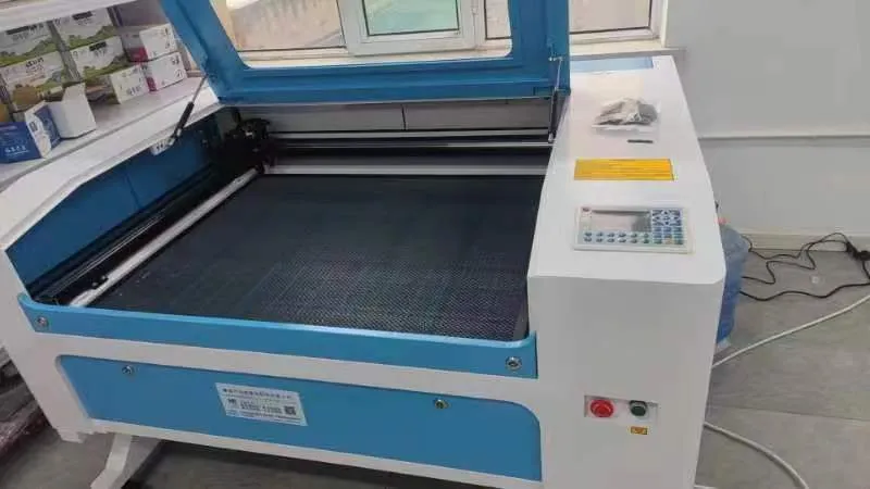 Профессиональный лазерный гравировальный станок CO2 для акрила и дерева 3