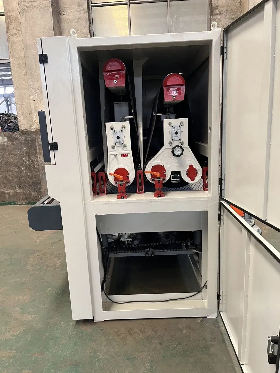 630мм Широкопрофильная шлифовальная машина для отделки поверхности МДФ шкафов 4