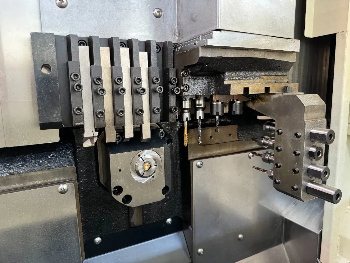 Современный D20 плоский швейцарский тип токарного станка с ЧПУ для прецизионной обработки металлов 2