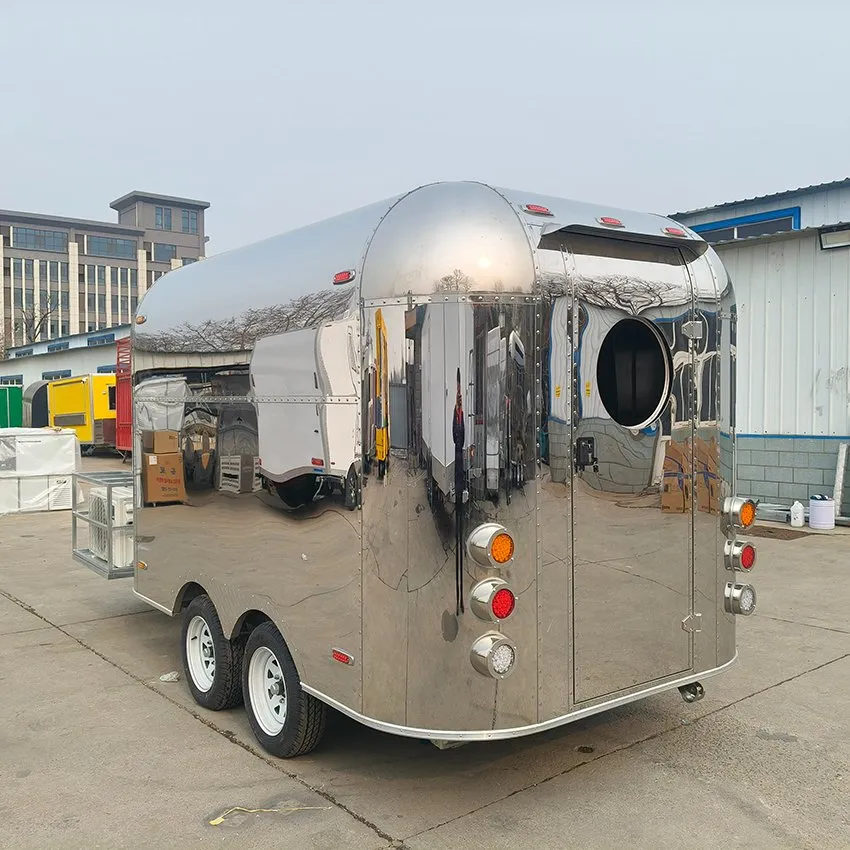 Мобильный прицеп для еды Airstream с хот-догами, бургерами и барбекю 2