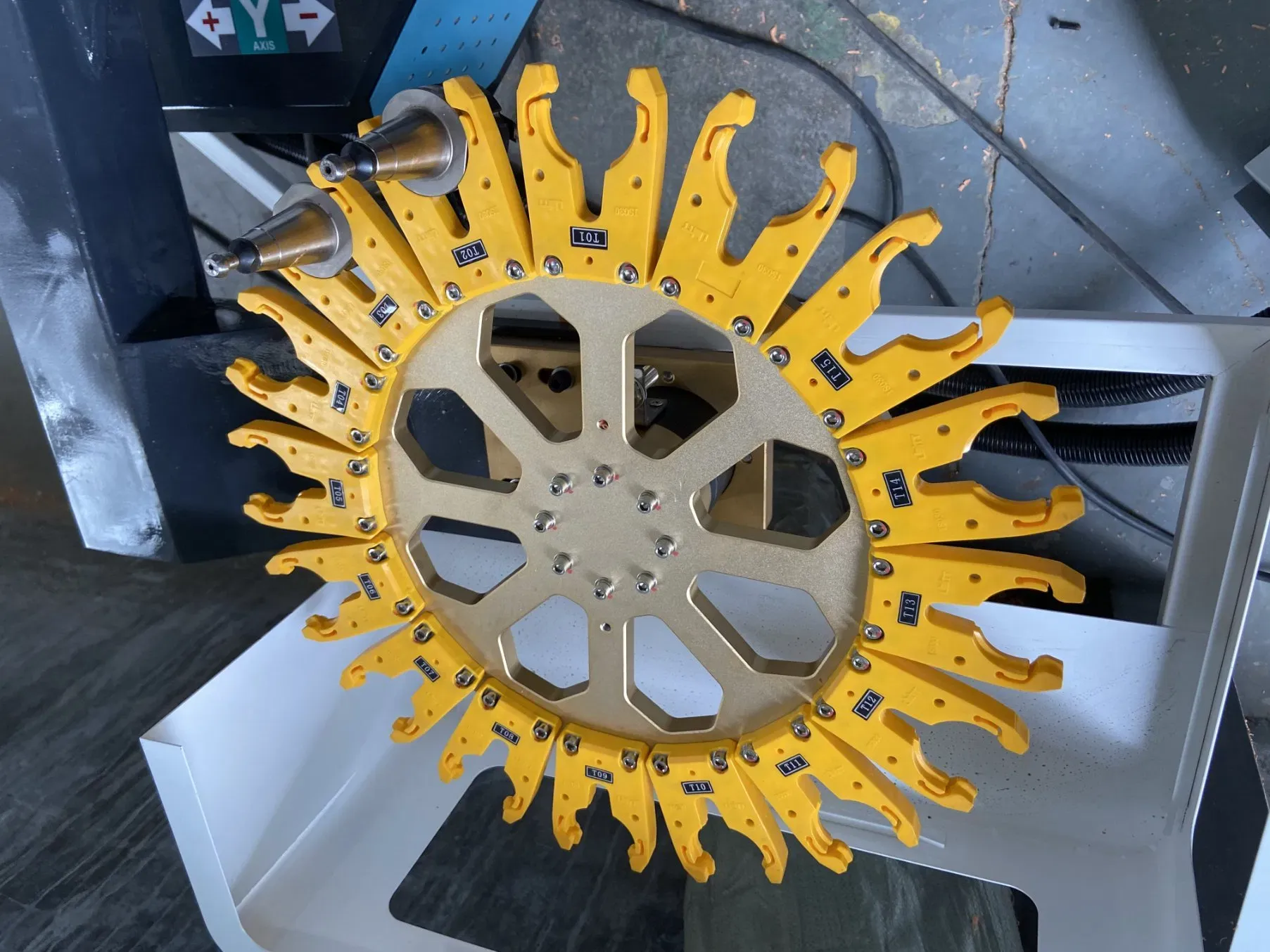 ЧПУ фрезерный станок для обработки дерева ZD1325 2