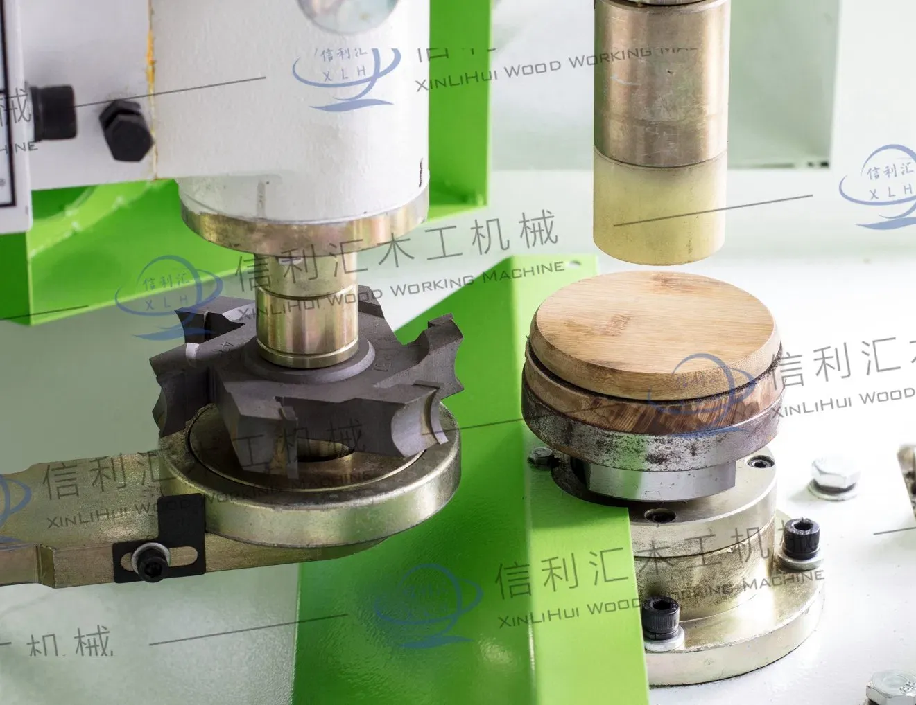 Автоматический фрезерный станок для обработки древесины 4