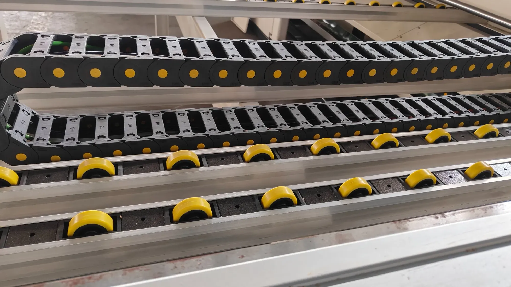 Автоматическая горизонтальная деревообрабатывающая пила с быстрым подачей 6