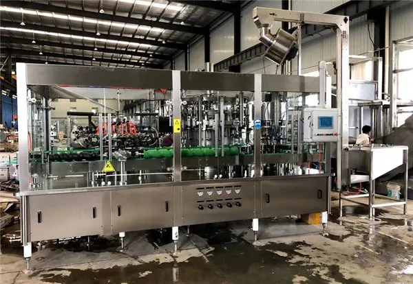 Автоматическая машина для розлива напитков BY-250609 4