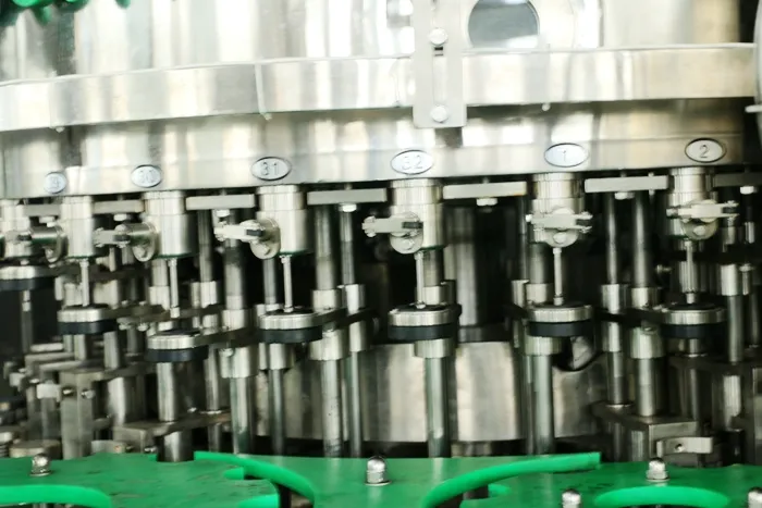 Автоматическая машина для розлива напитков BY-250609 3