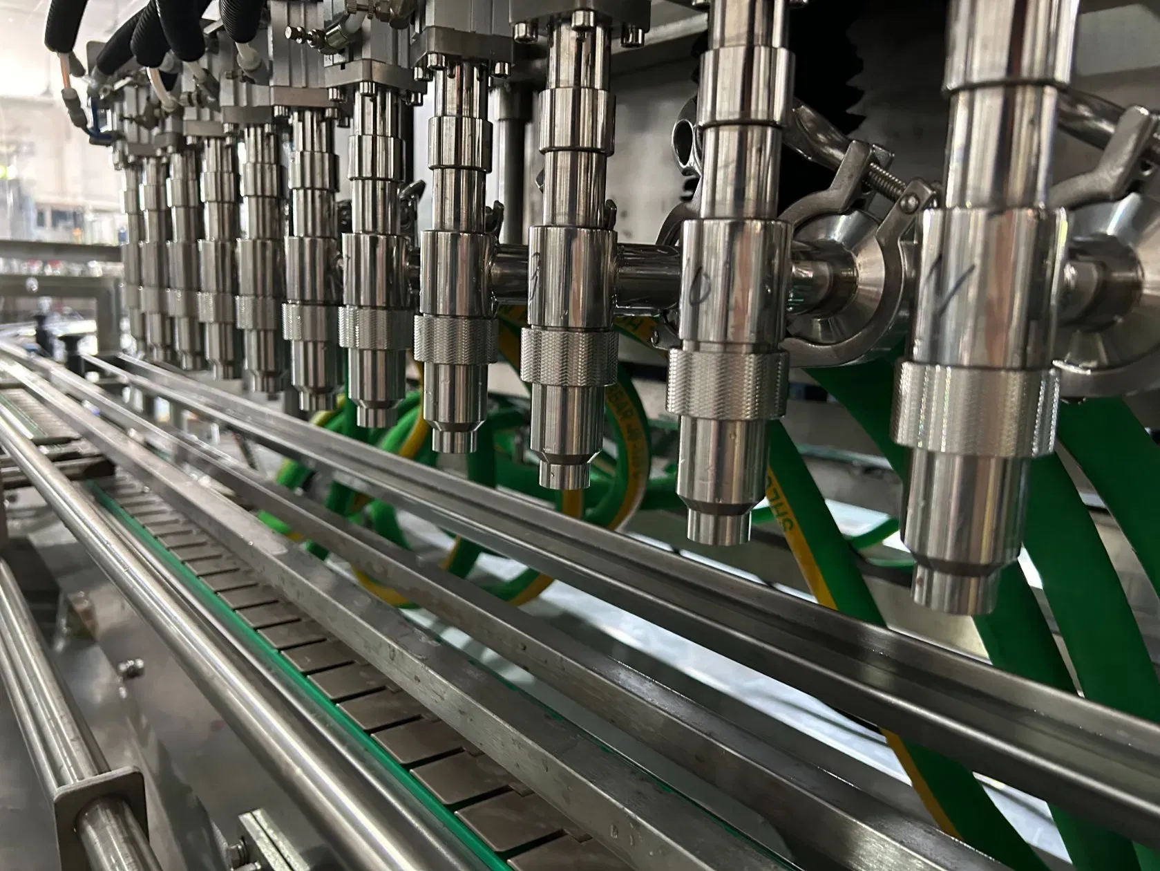 Автоматическая машина для розлива и запечатывания бутылок с соусом 5