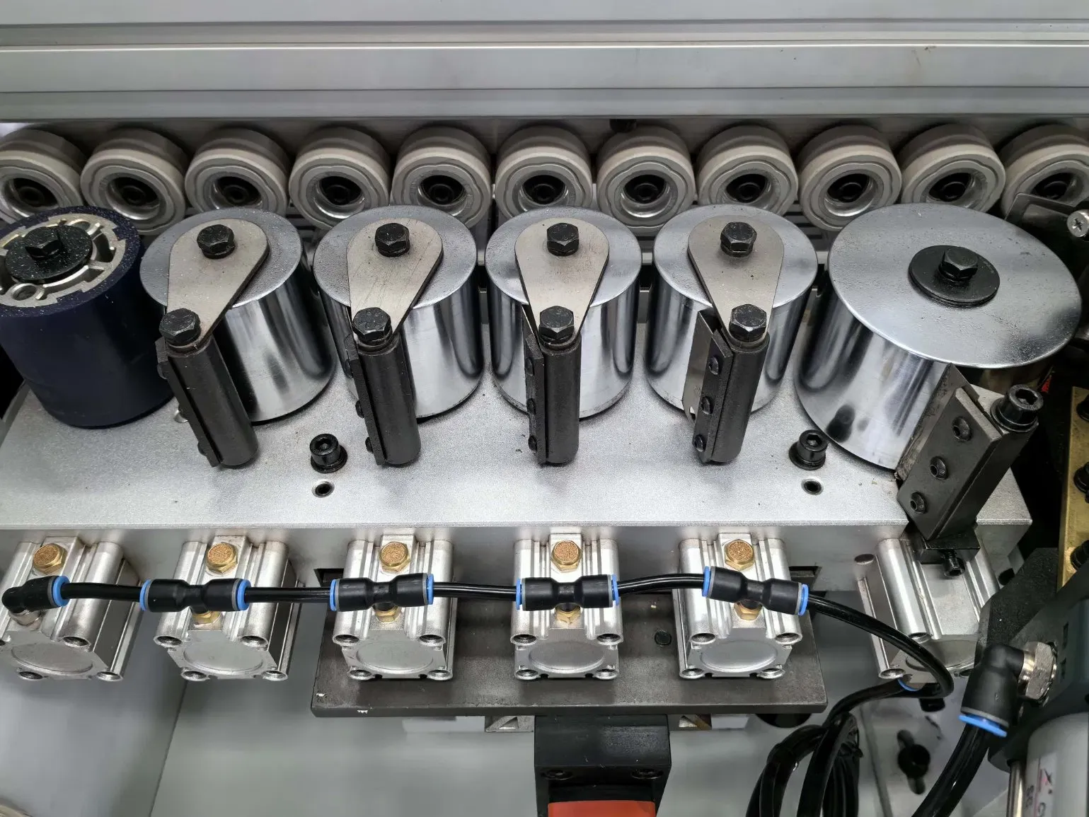 Автоматическая машина для оклейки кромки мебели из ПУР/ЭВА с сертификатом CE 6