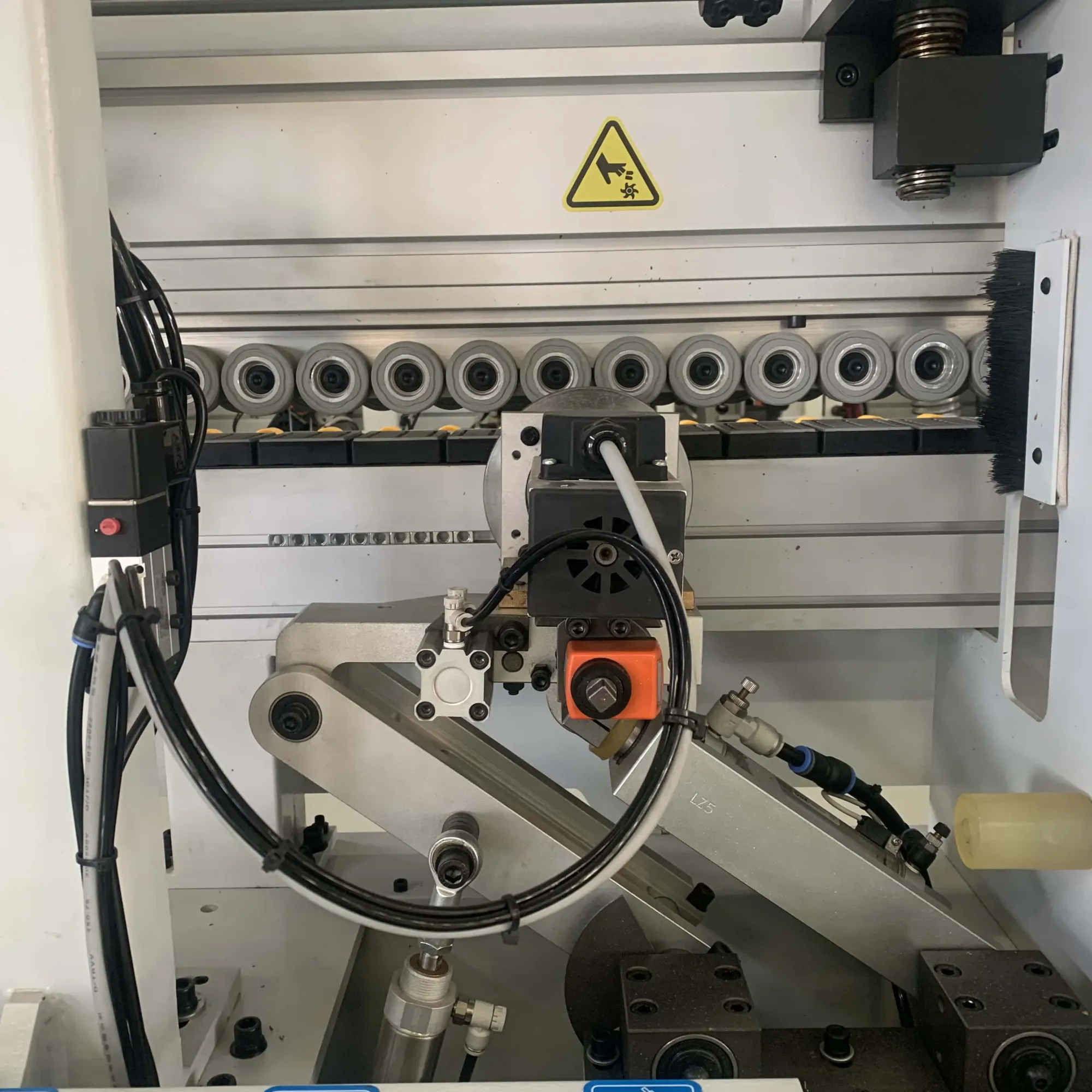 Автоматическая машина для оклейки кромки мебели из ПУР/ЭВА с сертификатом CE 3