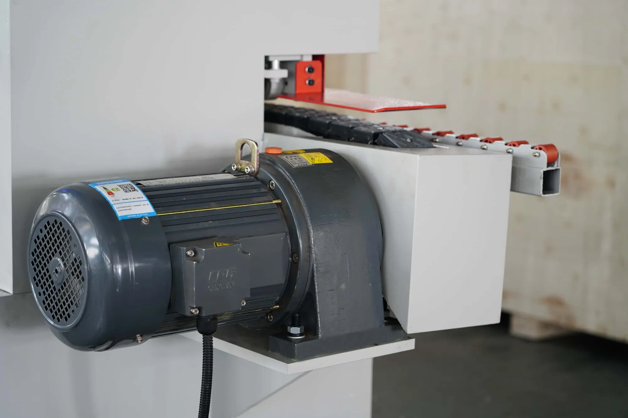 Автоматическая машина для кромления ПВХ с тонкой обрезкой для производства мебели 3