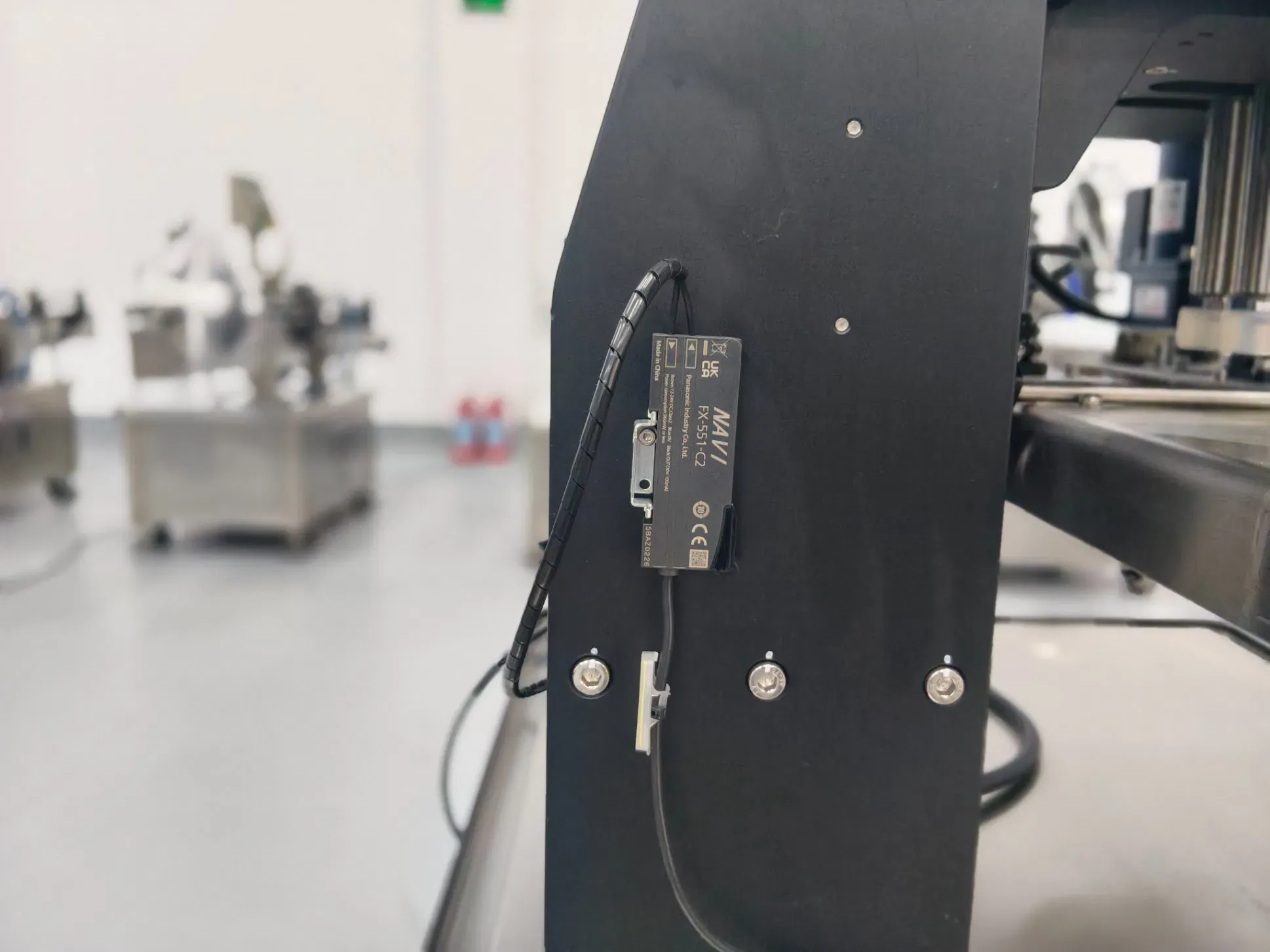 Автоматическая машина для закручивания пластиковых бутылок с одним головным роторным типом 6