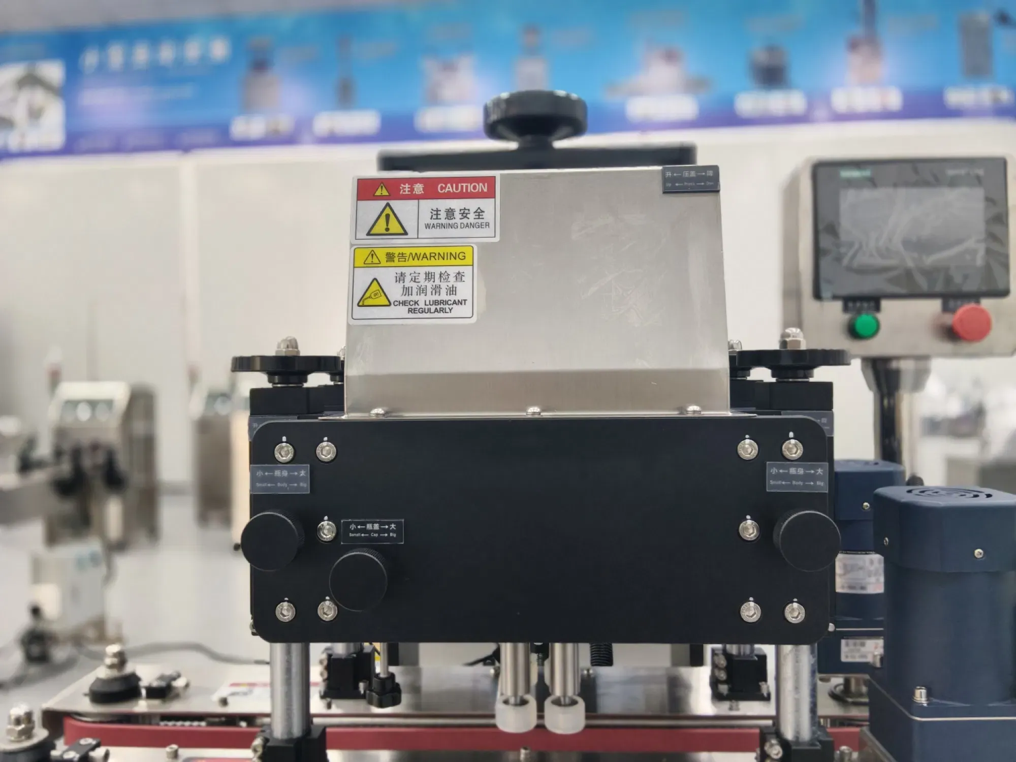 Автоматическая машина для закручивания пластиковых бутылок с одним головным роторным типом 4