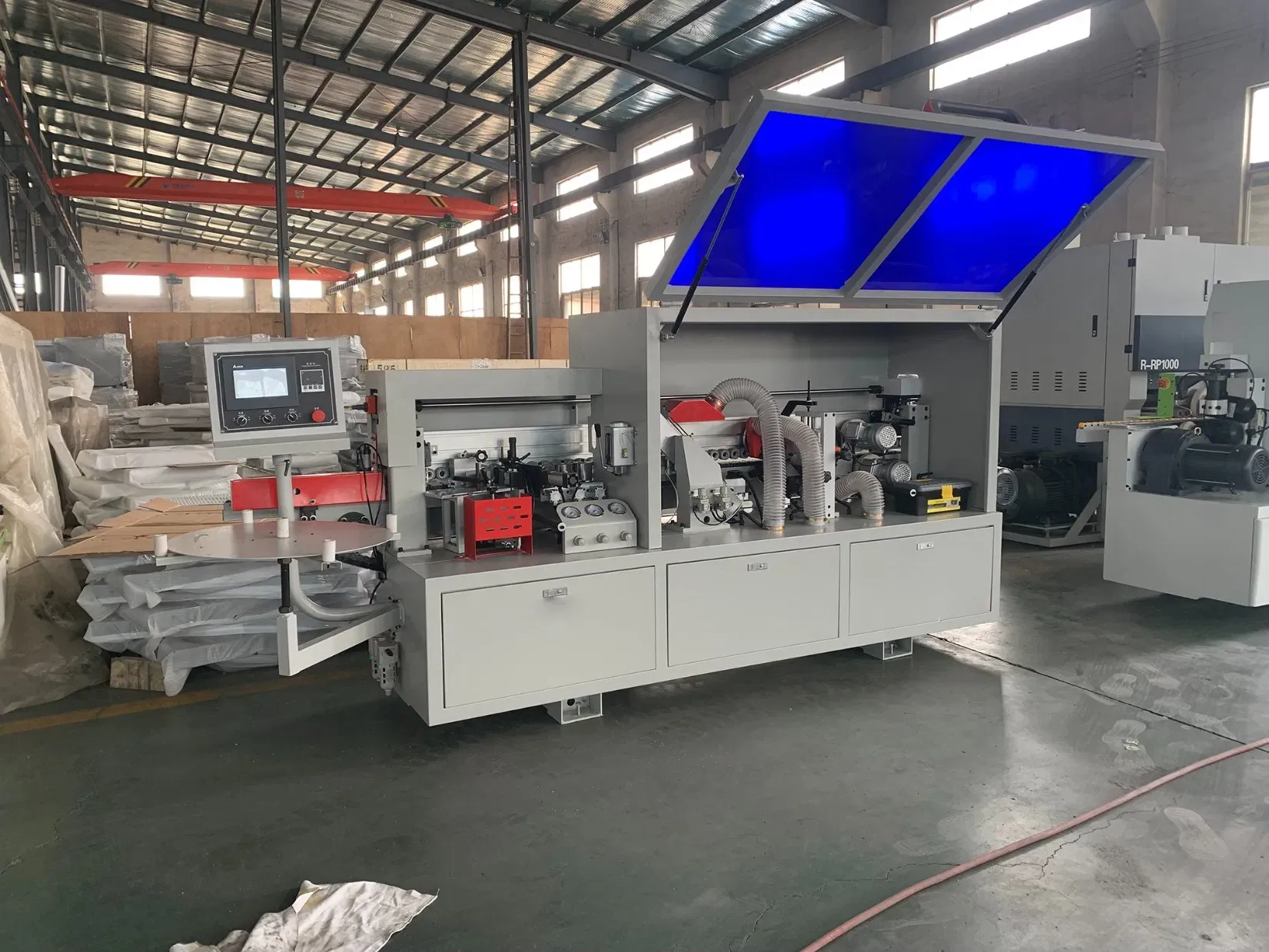 Автоматическая малогабаритная кромкооблицовочная машина для шкафов ZD400 2