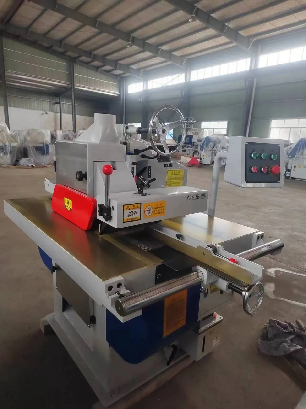 Автоматическая ленточная пила со столом MJ153 4