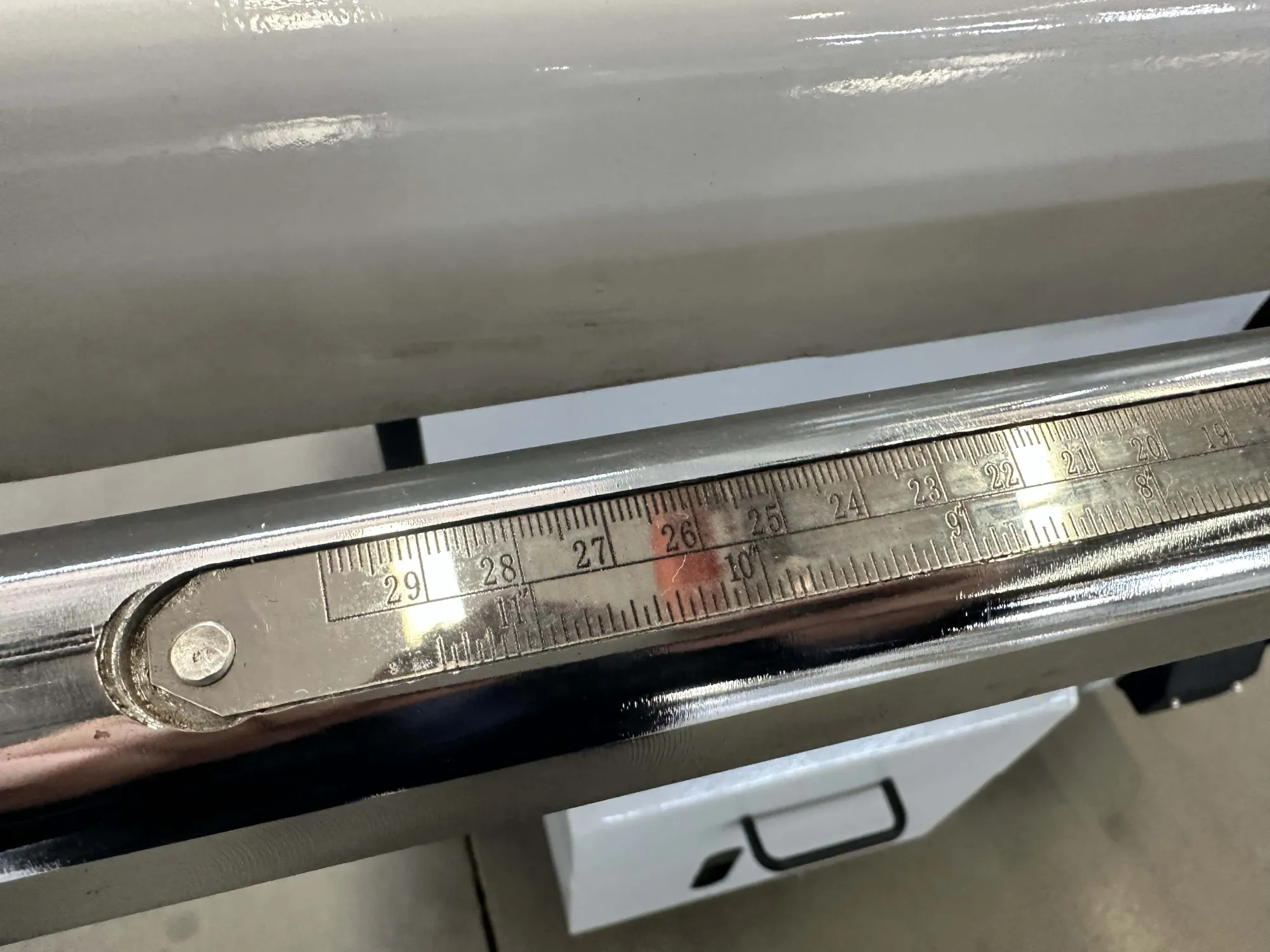 Автоматическая ленточная пила со столом MJ163 3