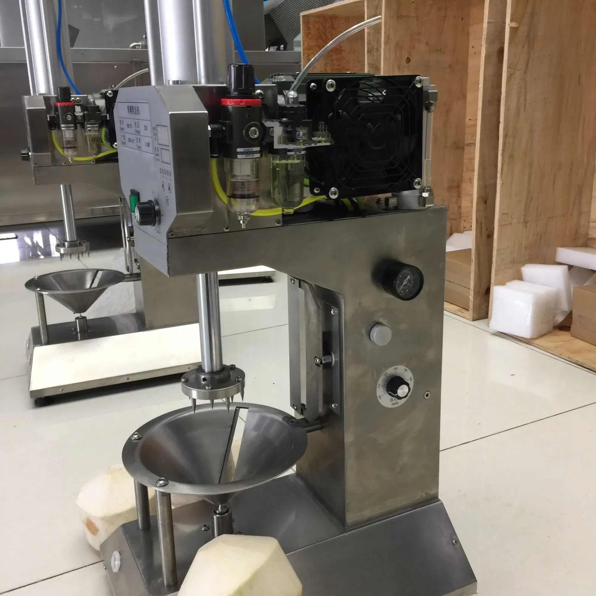 Автоматическая машина для удаления кожи молодых зеленых кокосов 5