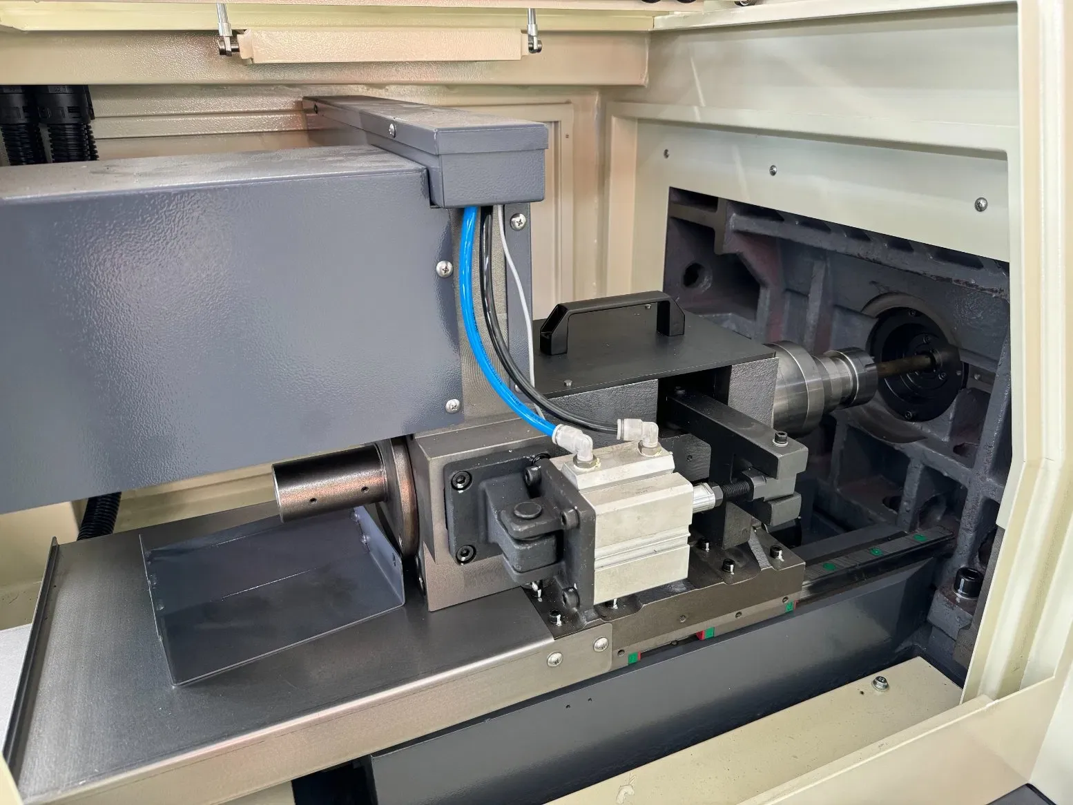 B20 Двухосевой прецизионный 5 швейцарский токарный станок с ЧПУ для обработки металла 5