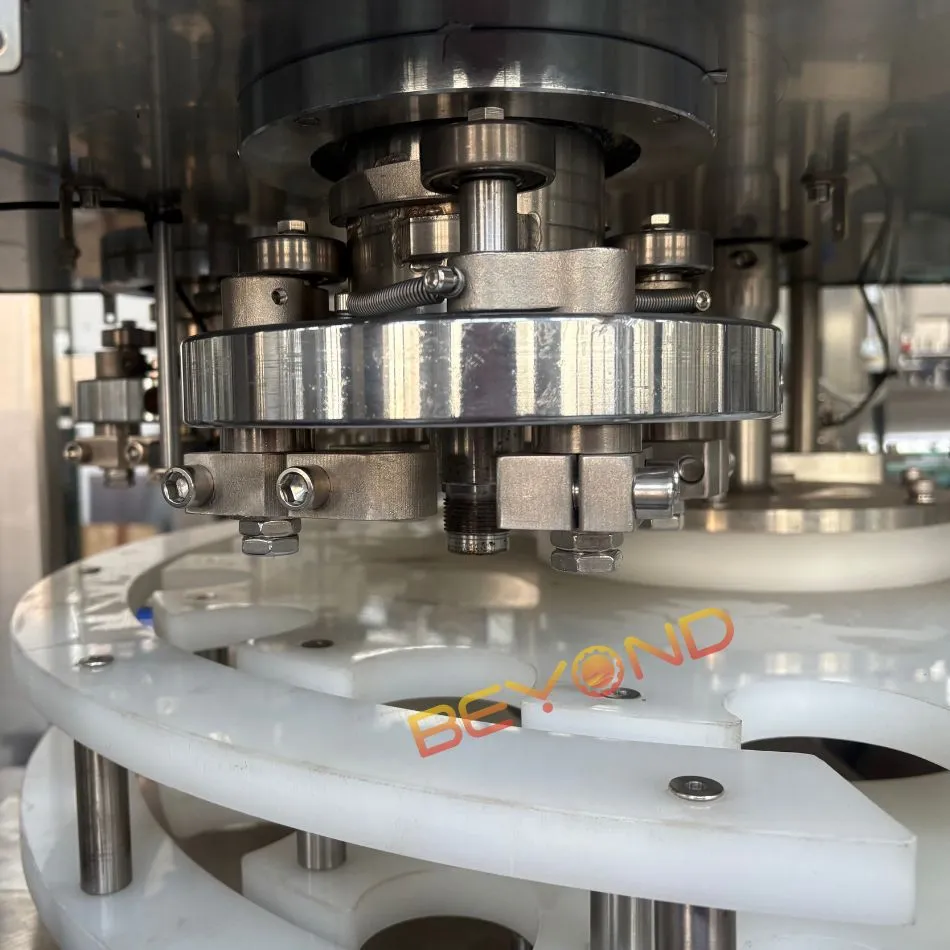 Автоматическая машина для розлива фруктового сока в алюминиевые банки 2