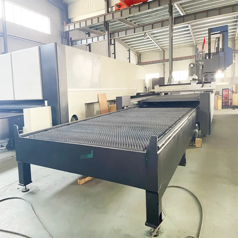 Профессиональный волоконный лазерный резак XH-CUT для металла 6