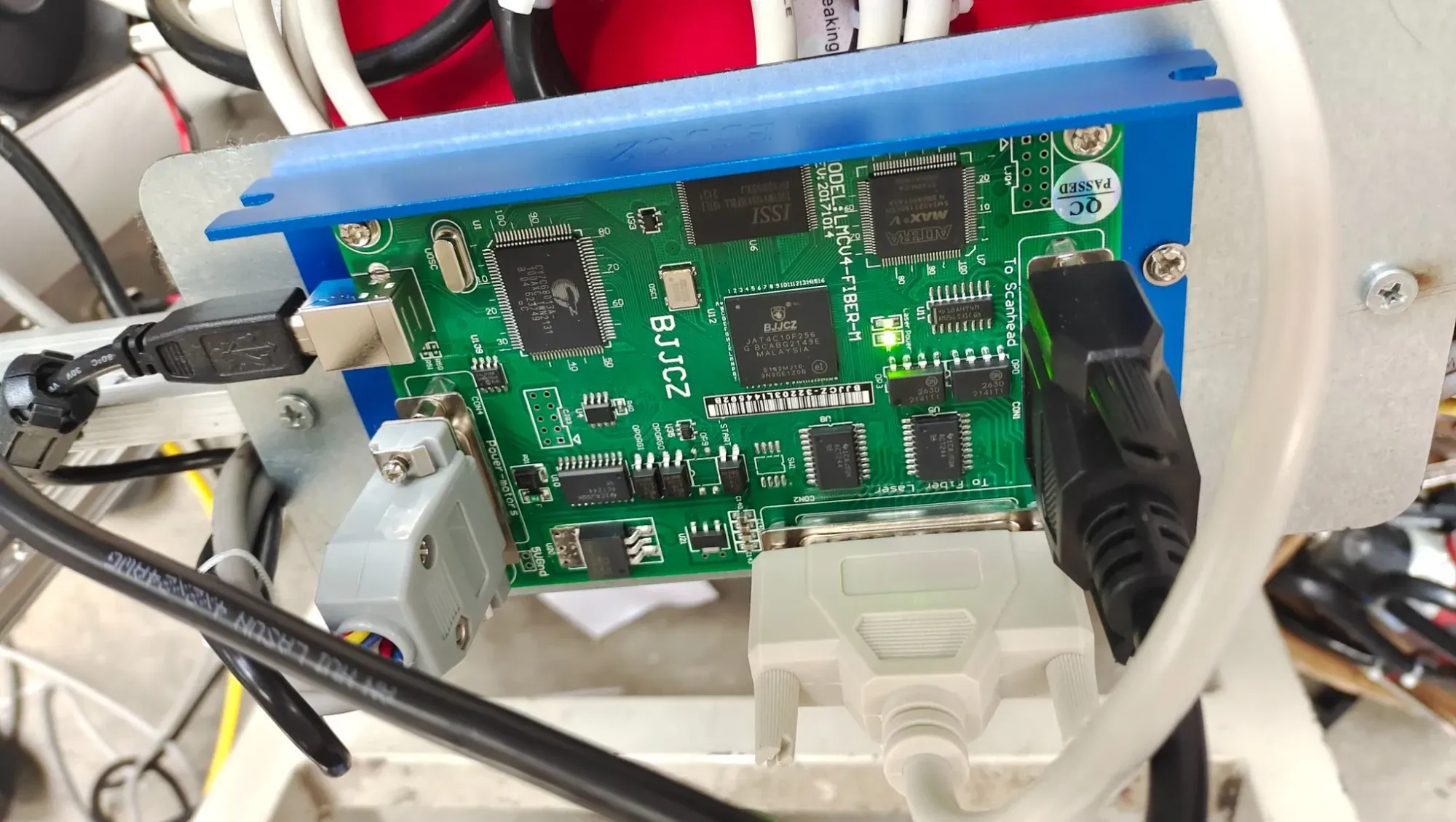 Профессиональный лазерный гравировальный станок JPT Mopa M7 100W 2