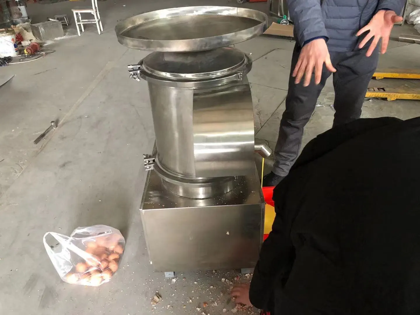 Автоматическая машина для разделения яичной скорлупы и яичного белка большой ёмкости 5