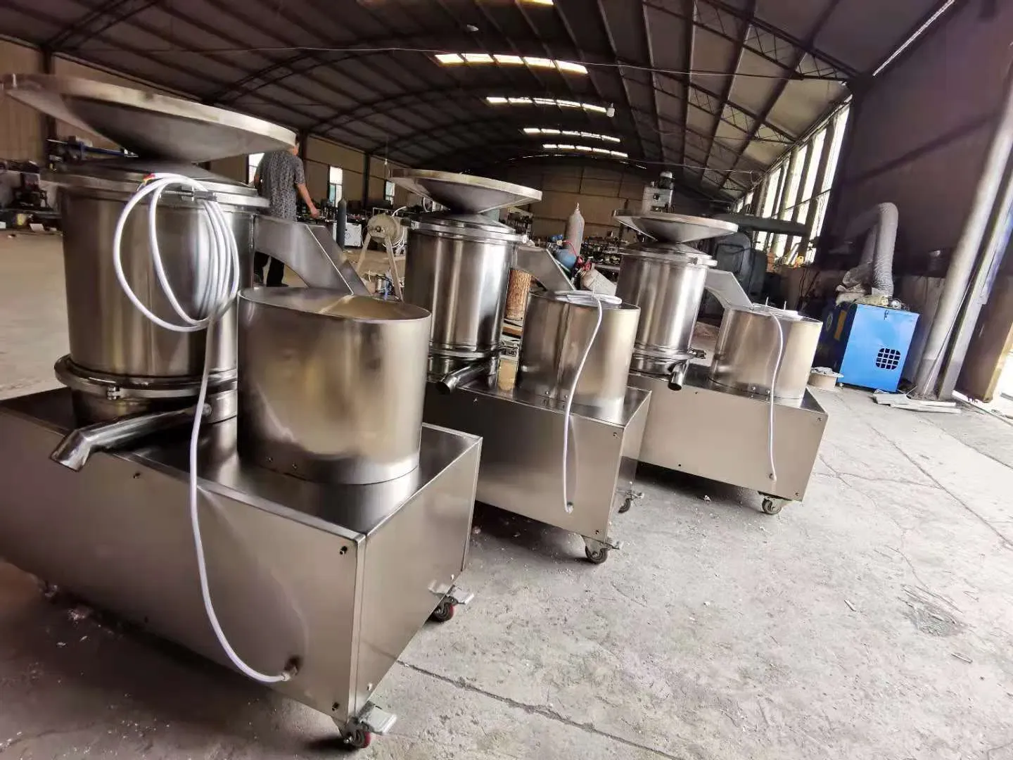 Автоматическая машина для разделения яичной скорлупы и яичного белка большой ёмкости 4