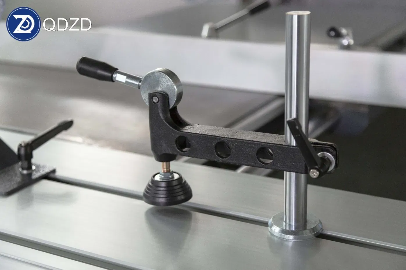 Профессиональная ленточная пила со столом для деревообработки 4