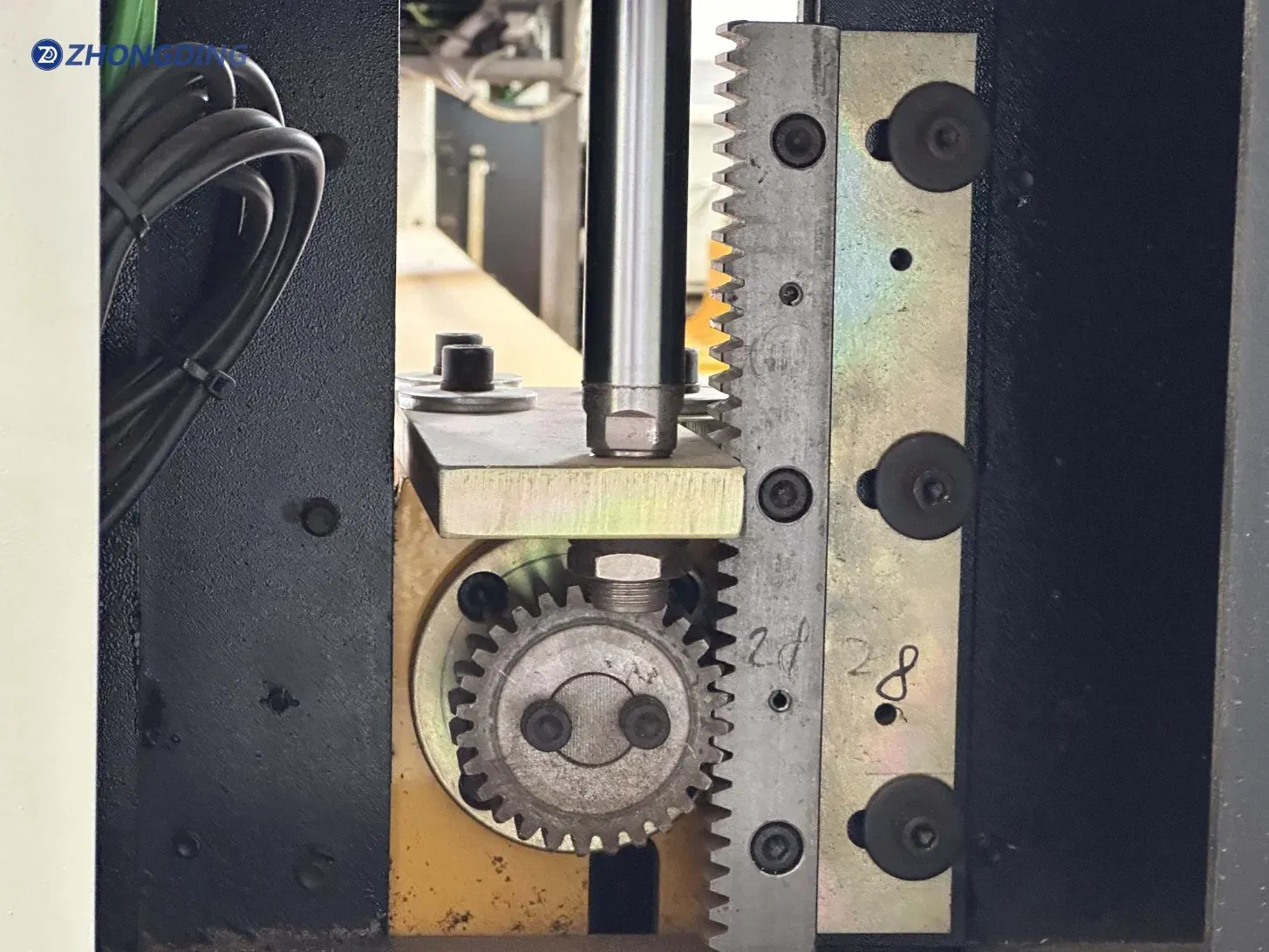 Профессиональный станок для распиловки деревянных панелей с ЧПУ 4