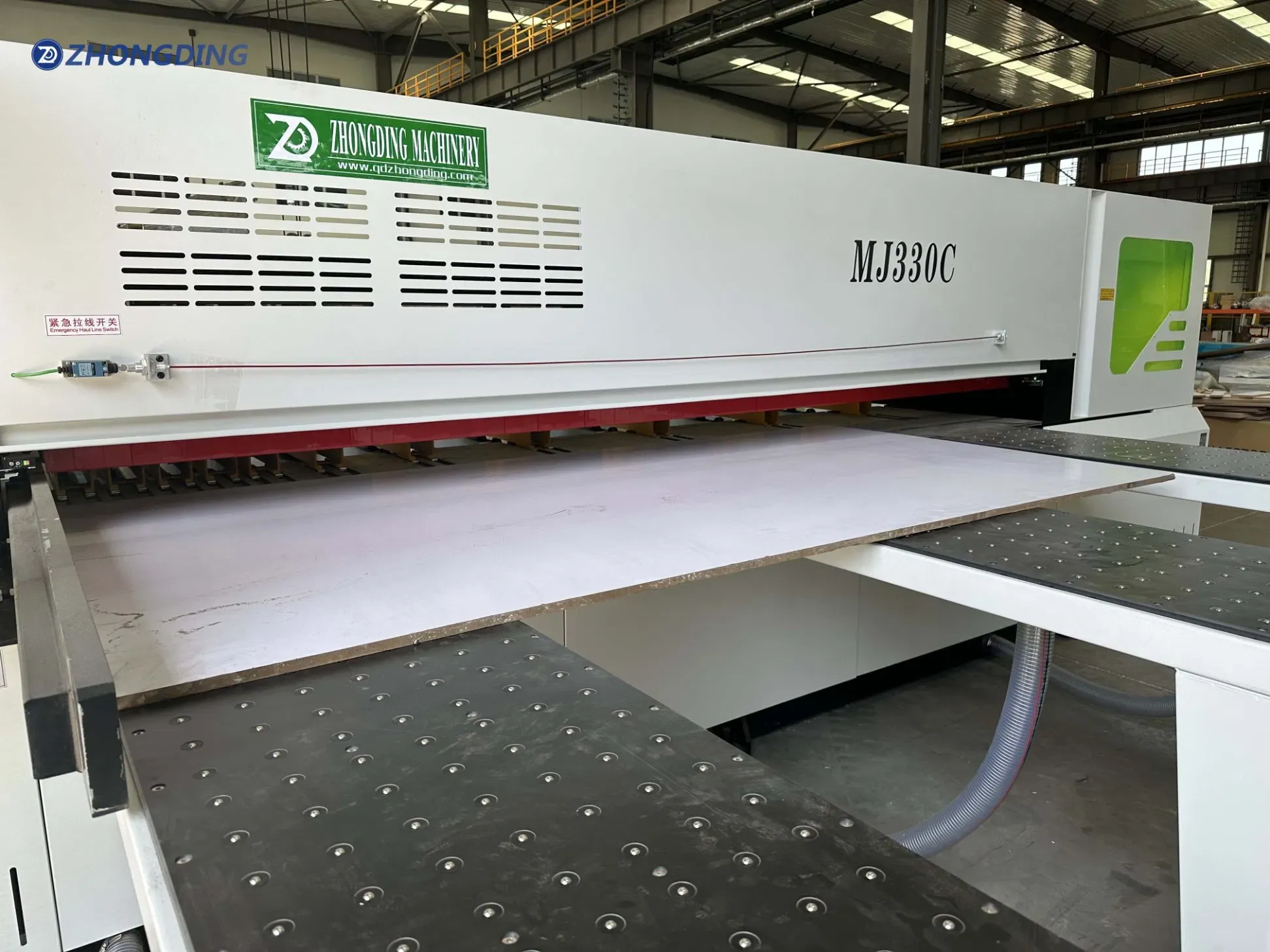 Профессиональный станок для распиловки деревянных панелей с ЧПУ 2