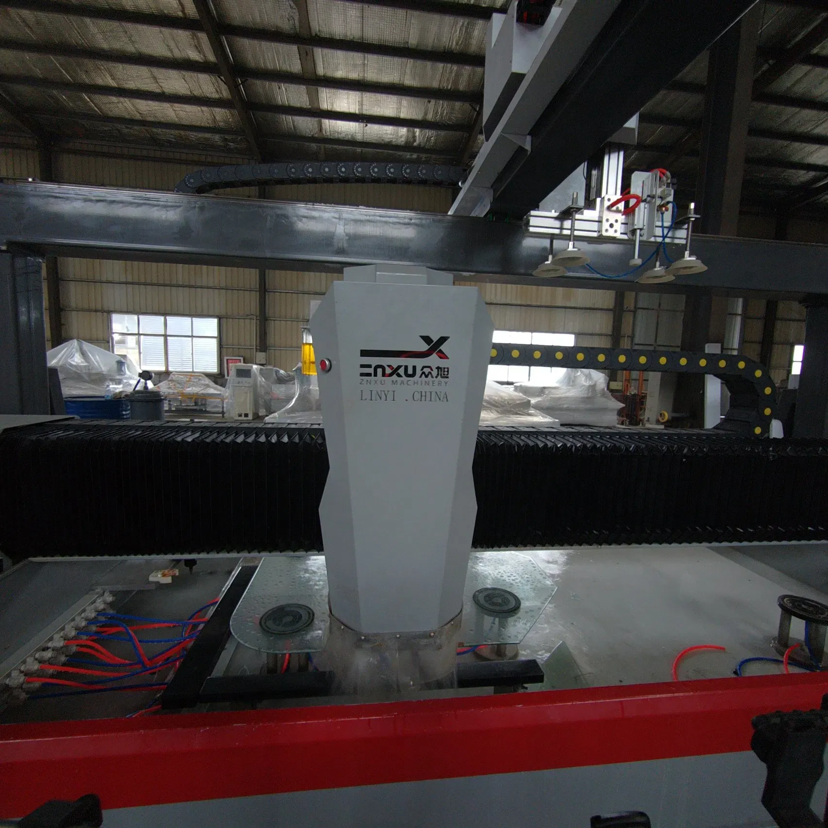 Центр обработки стекла с ЧПУ для фрезеровки, сверления, шлифовки и полировки стекла 3