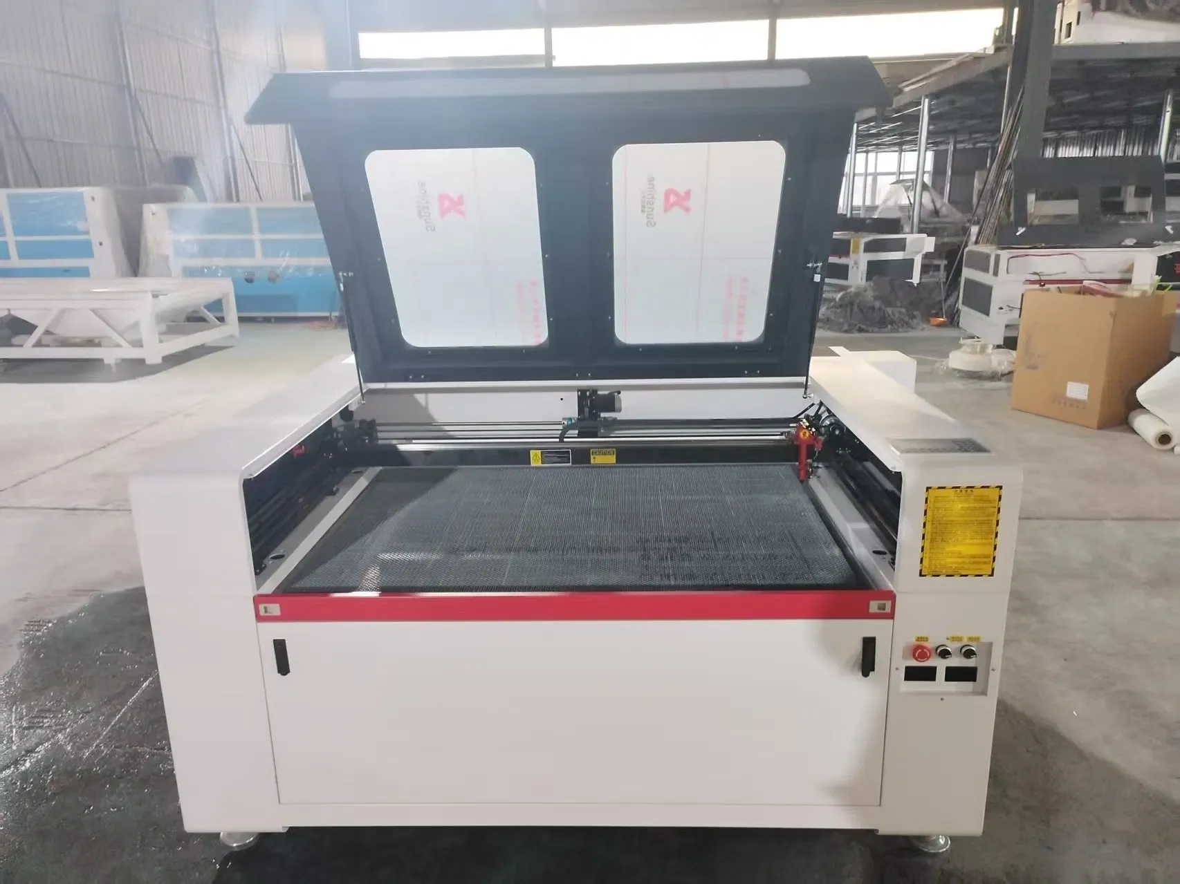 Профессиональный CO2 лазерный гравировальный станок для резки акрила 2