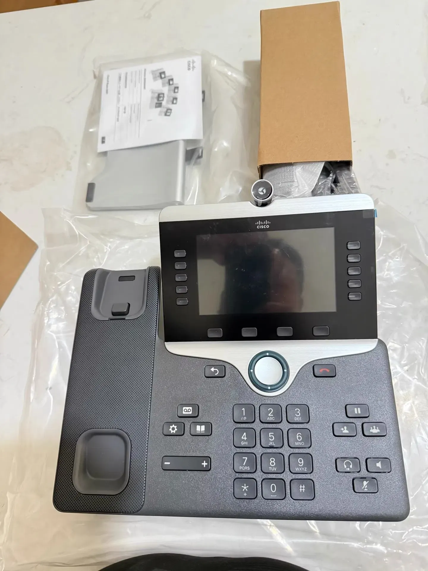 Профессиональный IP-телефон CP-8865-K9 с HD-камерой и Wi-Fi 3