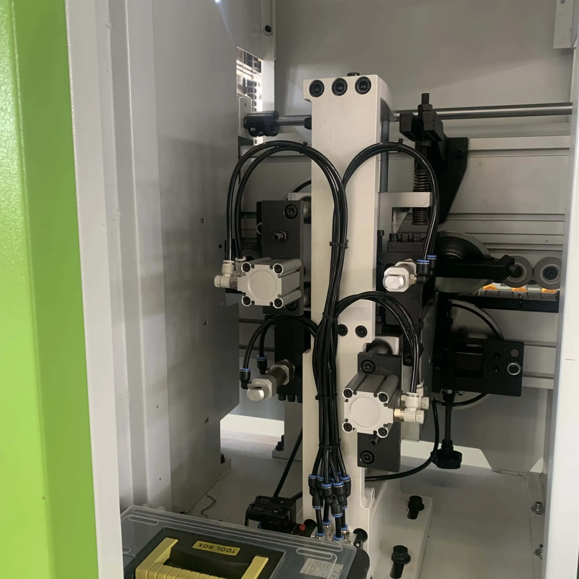 Автоматическая кромкооблицовочная машина для мебели ZD450D 5