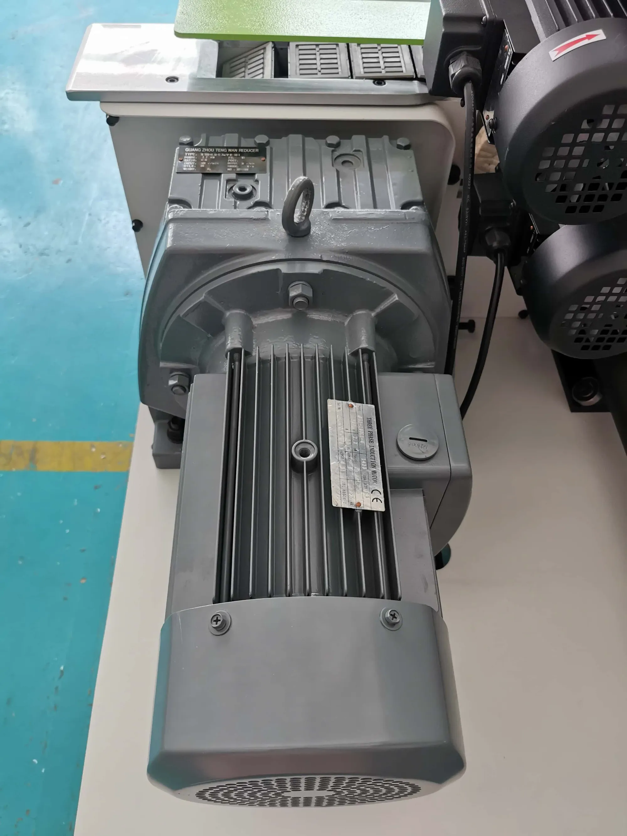 Автоматическая кромкооблицовочная машина для мебели ZD450D 2